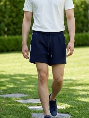 NWT GSTQ Men’s Navy Blue Mesh Shorts with White Stripes Drawstring - Size Medium